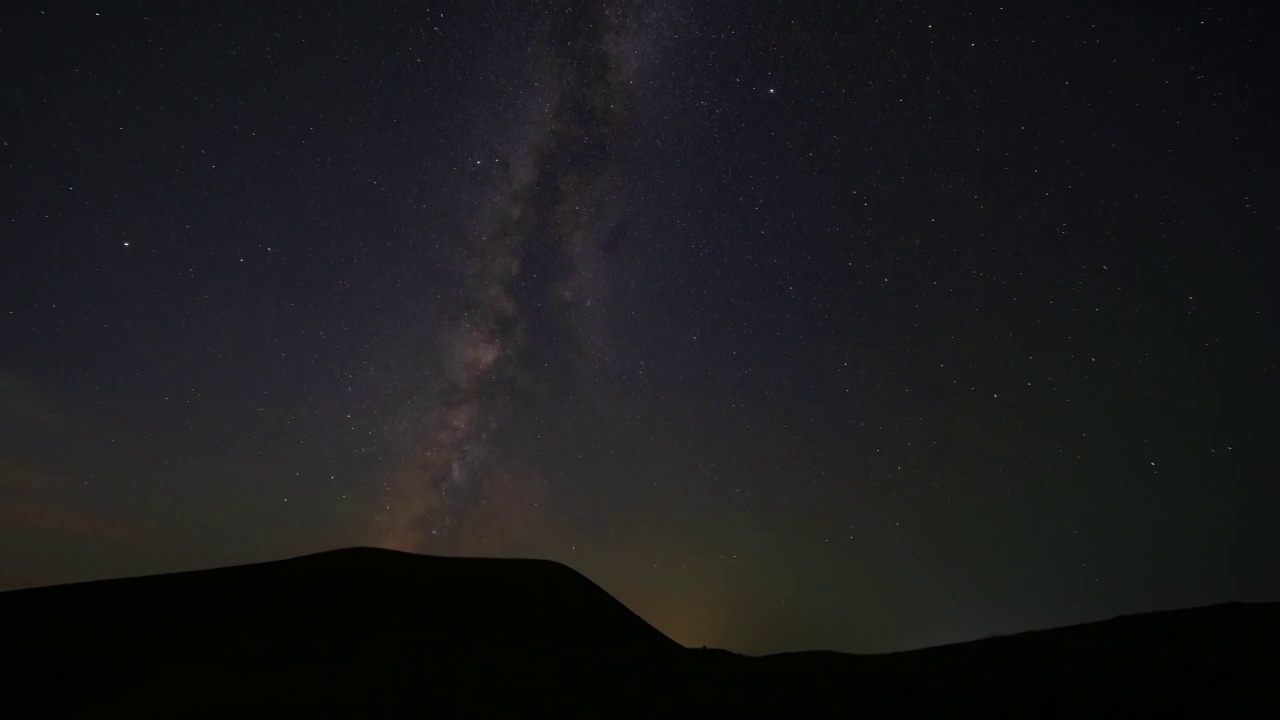 火山之巅悬星河视频素材