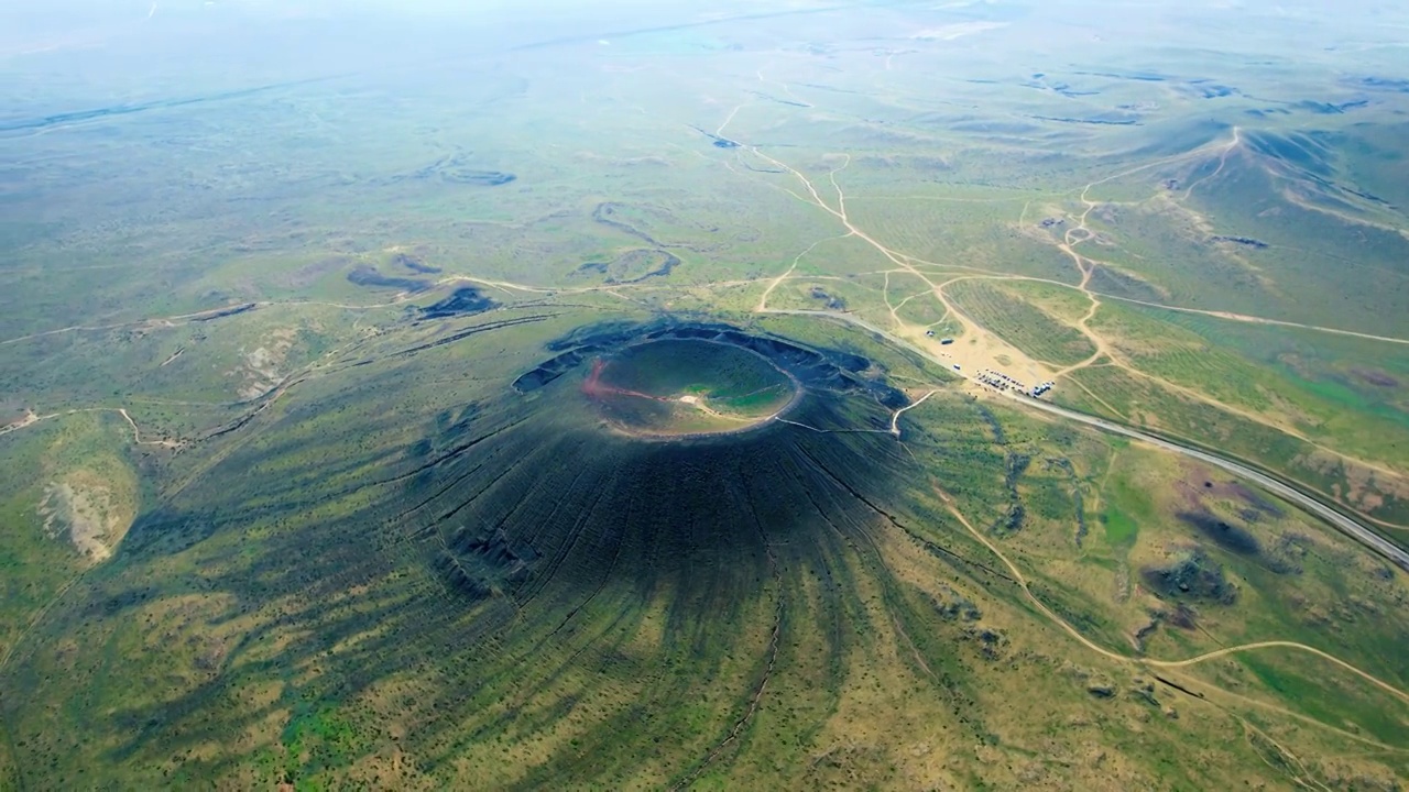 中国内蒙古乌兰察布乌兰哈达火山三号火山航拍视频素材