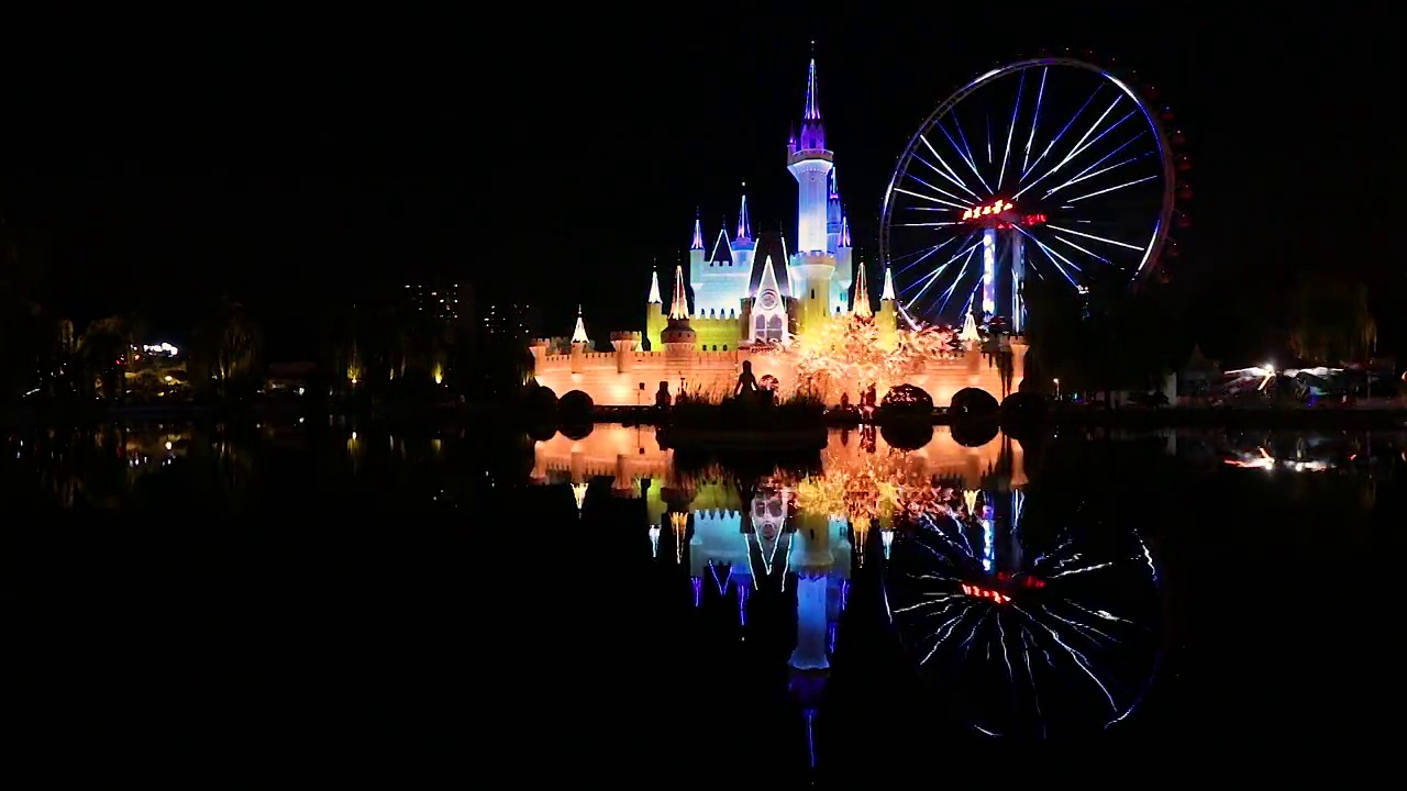 打铁花，烟花，游乐场，石景山游乐园，夜景，夜色，古堡，游乐园视频素材