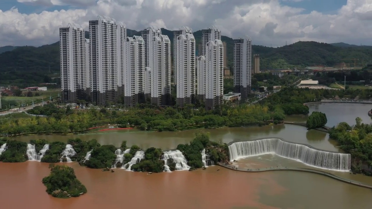 云南省昆明市昆明湖公园瀑布航拍风光视频素材