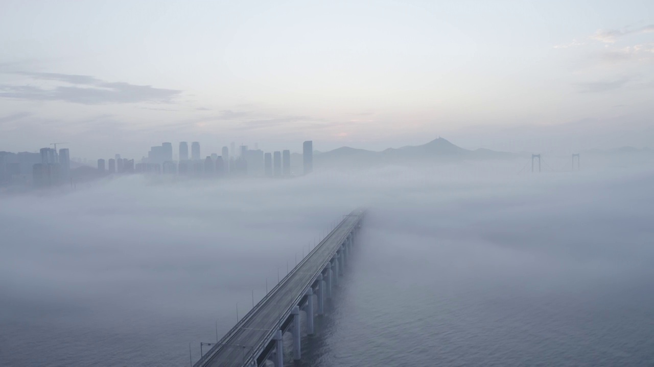 大连,星海湾跨海大桥,都市风光,户外,平流雾,星海湾视频素材