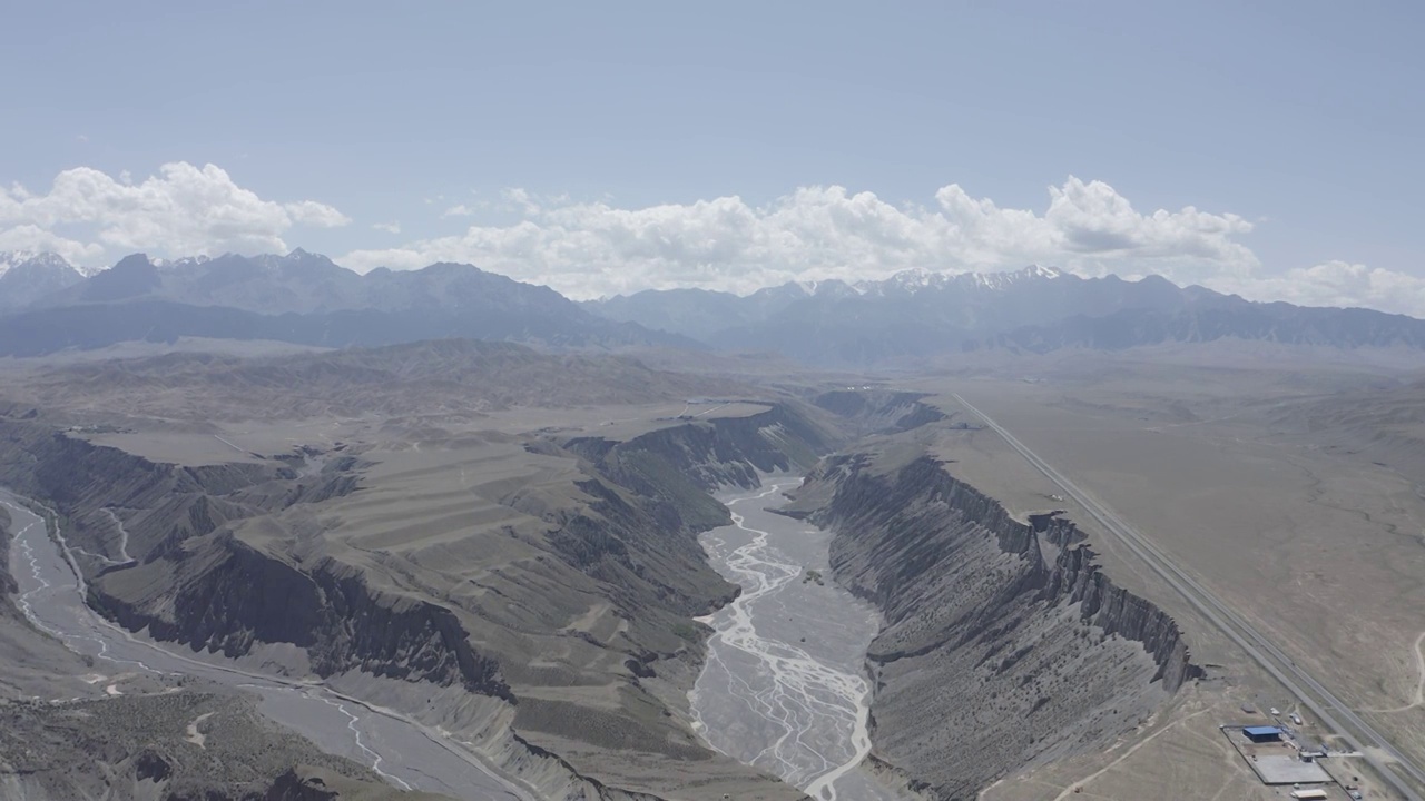 安集海大峡谷,白昼,云景,雪山,云视频素材