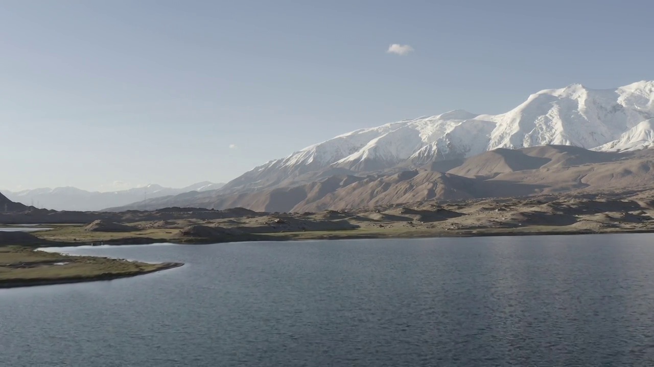 草原,帕米尔高原,湿地,慕士塔格,雪山,公格尔九别峰视频素材