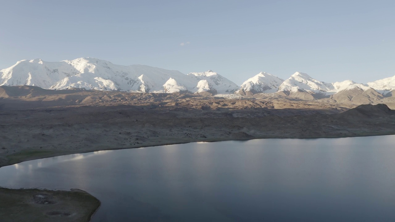 草原,帕米尔高原,湿地,慕士塔格,雪山,公格尔九别峰视频素材