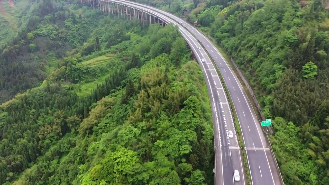 四川雅西安高速公路经河大桥视频素材