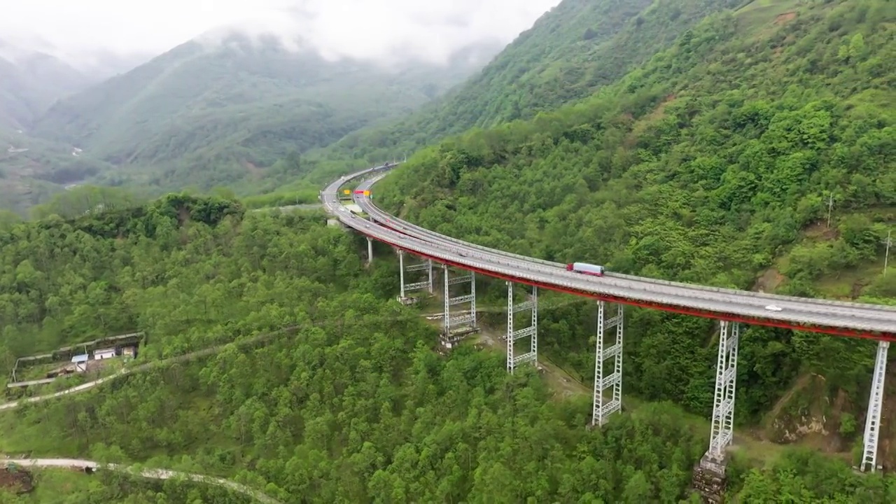 最美天路雅西高速公路干海子-铁寨子双螺旋隧道桥梁视频素材