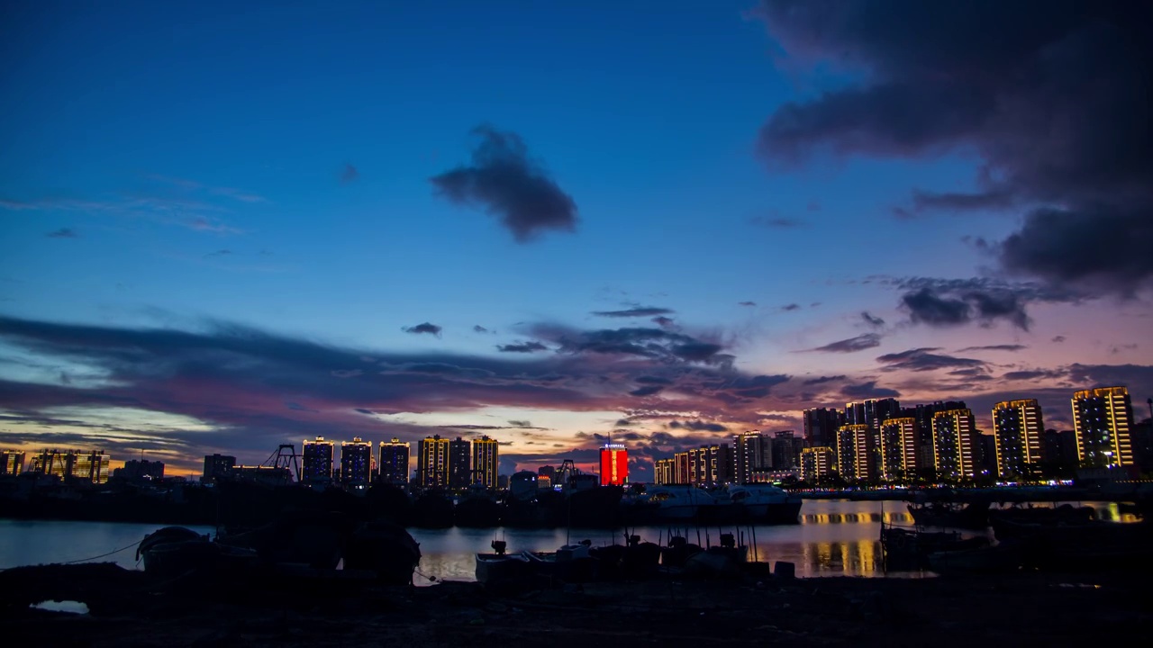 广东省汕尾市城市日转夜延时视频素材