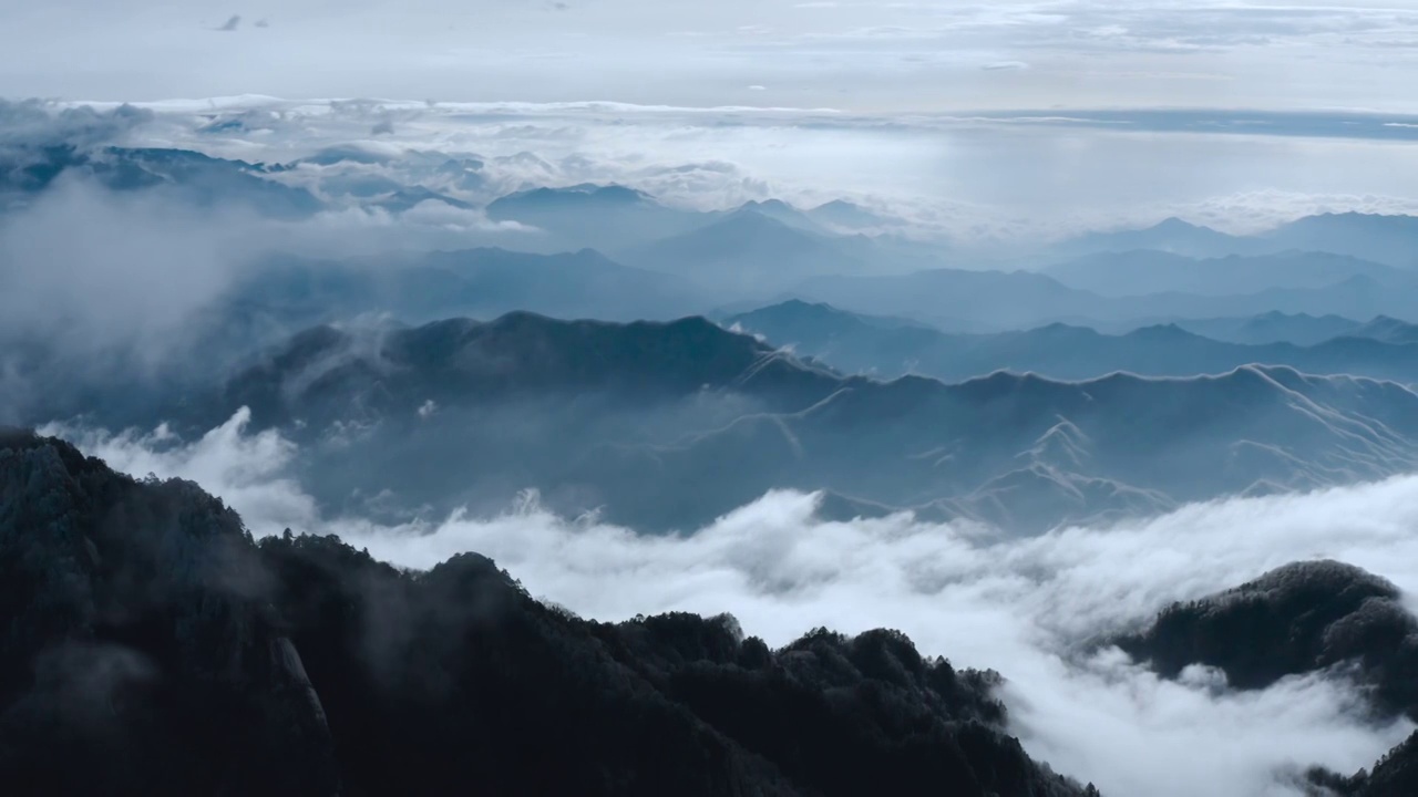 航拍山间云雾视频素材