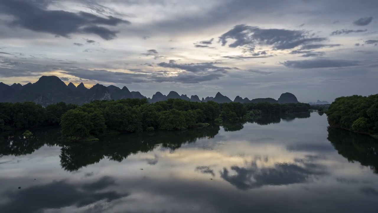 傍晚夕阳下桂林漓江风光视频素材