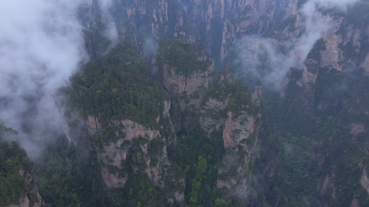 穿越云海航拍云雾中的张家界奇峰视频素材