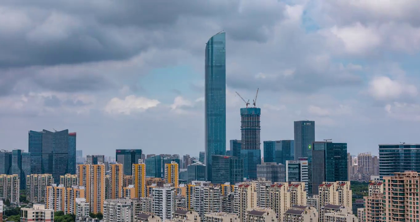 台风天里的苏州园区延时视频素材