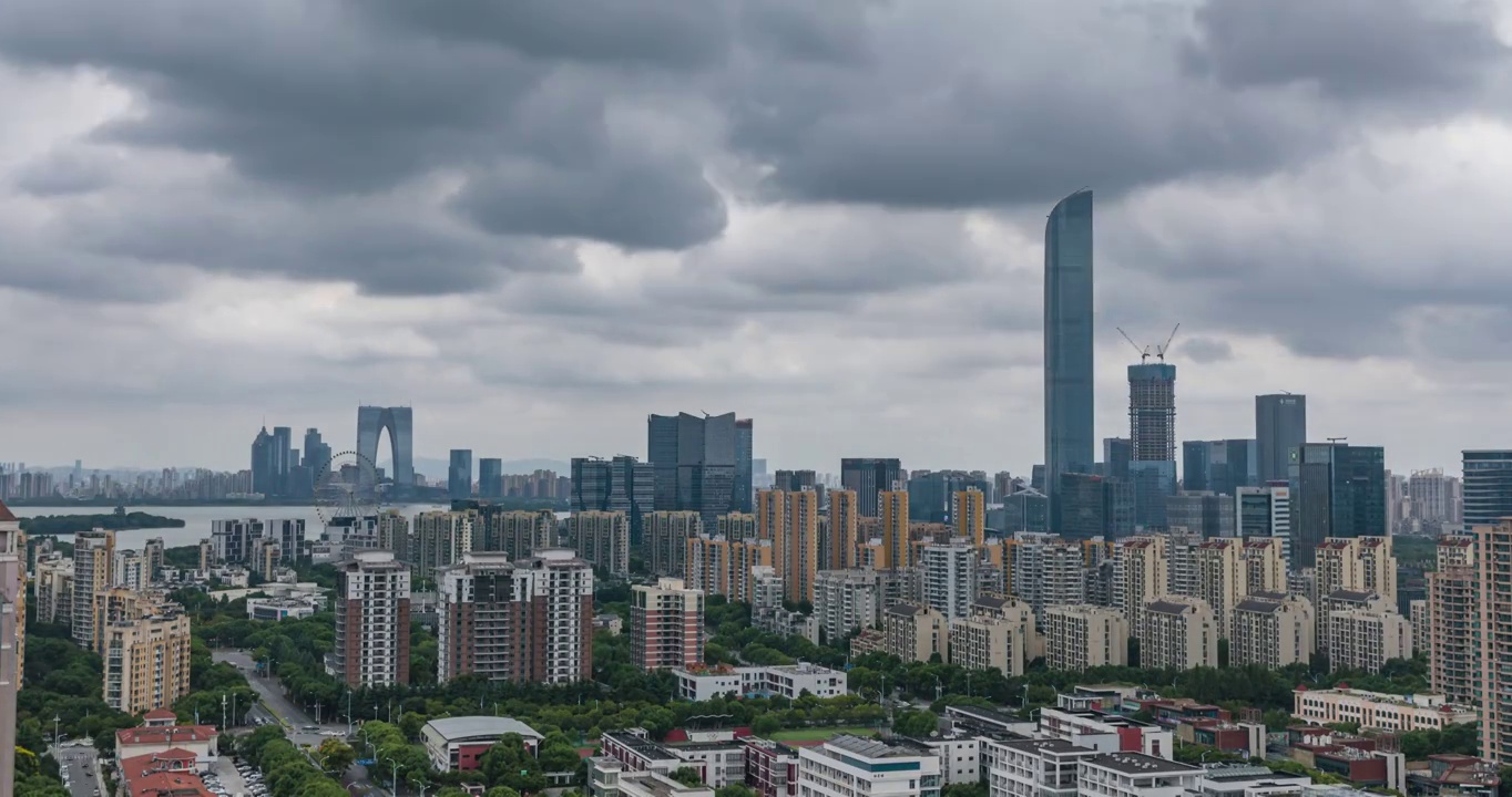 台风天里的苏州园区延时视频素材