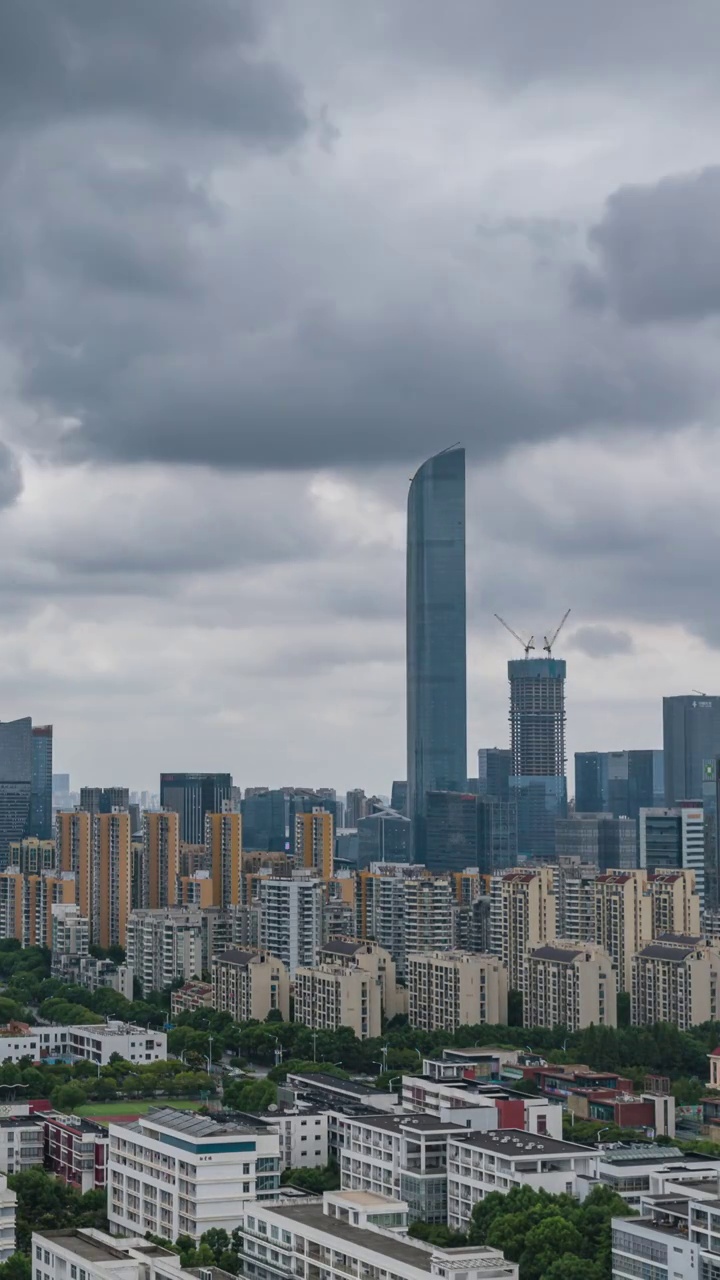 台风天里的苏州园区延时视频素材