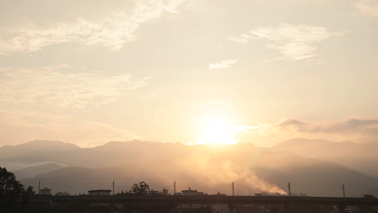 火烧天火烧云日出太阳延时摄影 云南大理巍山古城视频素材