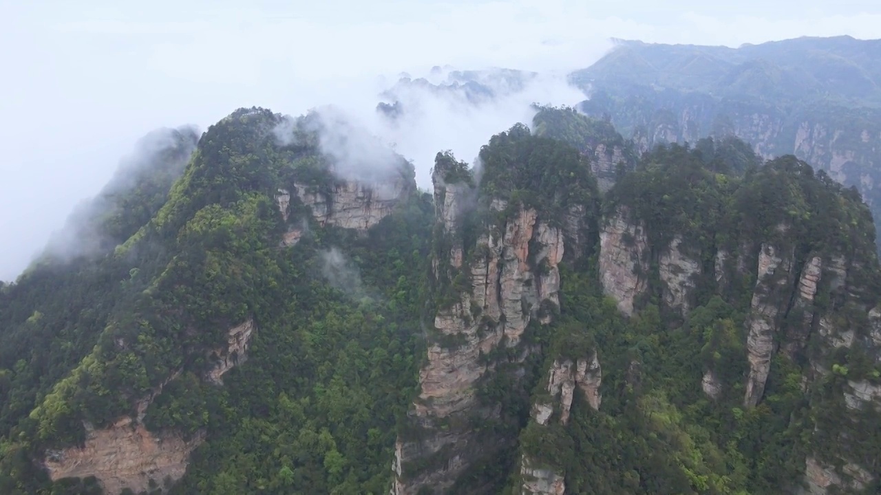 航拍张家界奇峰云海视频素材