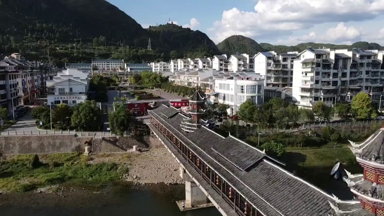 镇远古镇舞阳河上侗族风雨桥全景环绕航拍视频素材