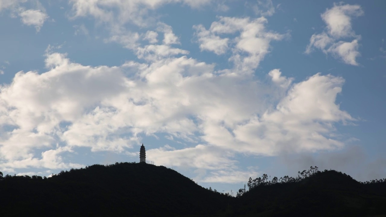 白云悠悠封川塔延时摄影  云南大理巍山巍宝山视频素材