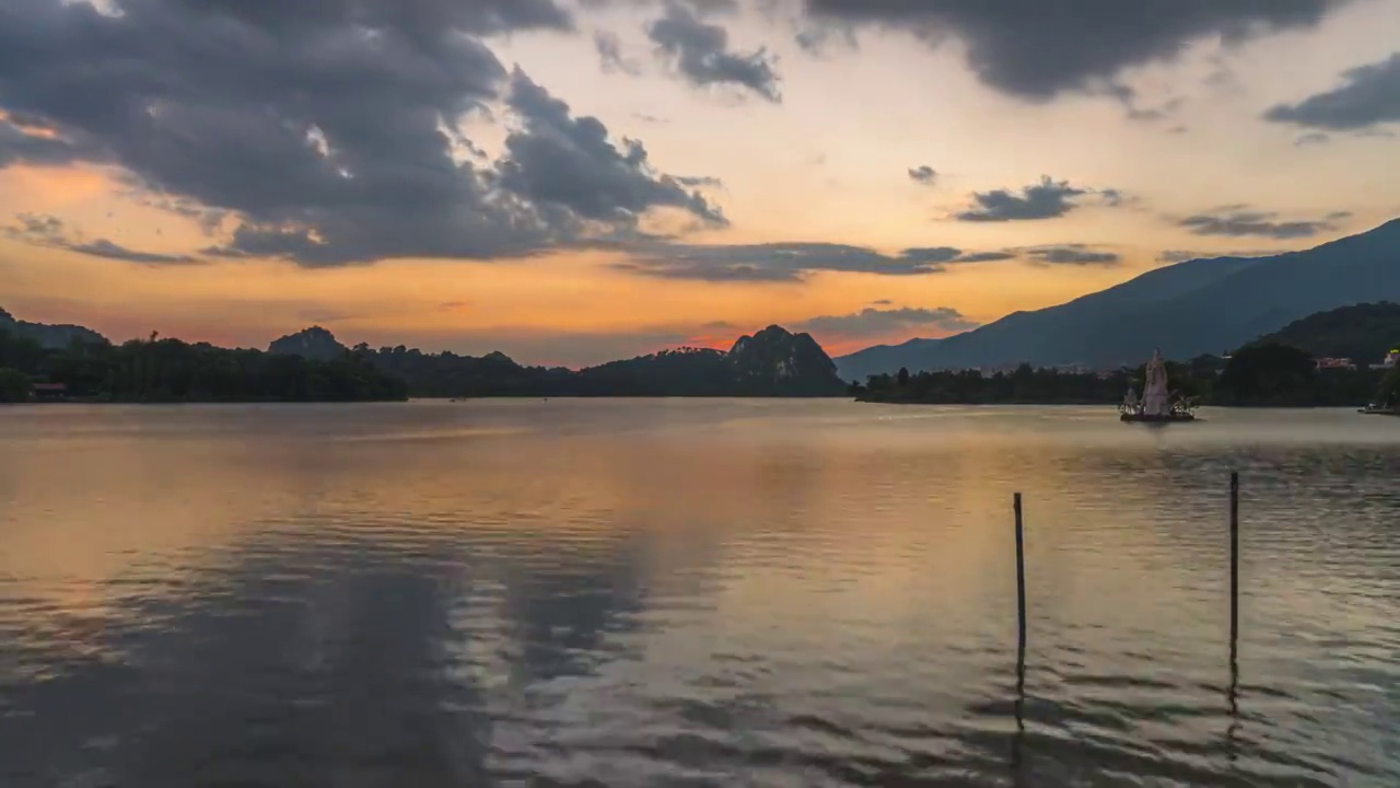 广东肇庆端州区七星岩风景区仙女湖卧佛含丹晚霞日落延时视频素材