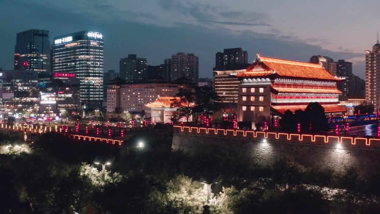 航拍西安古城墙夜景风光视频素材