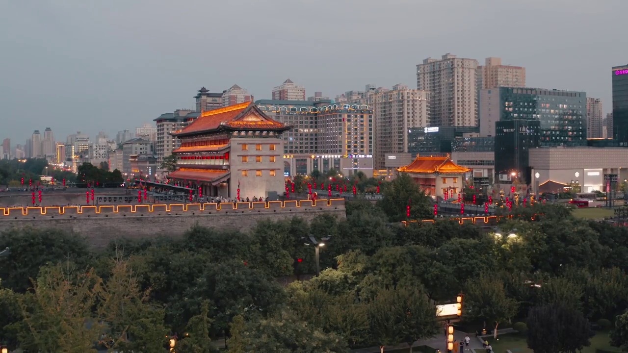 航拍西安古城墙夜景风光视频素材