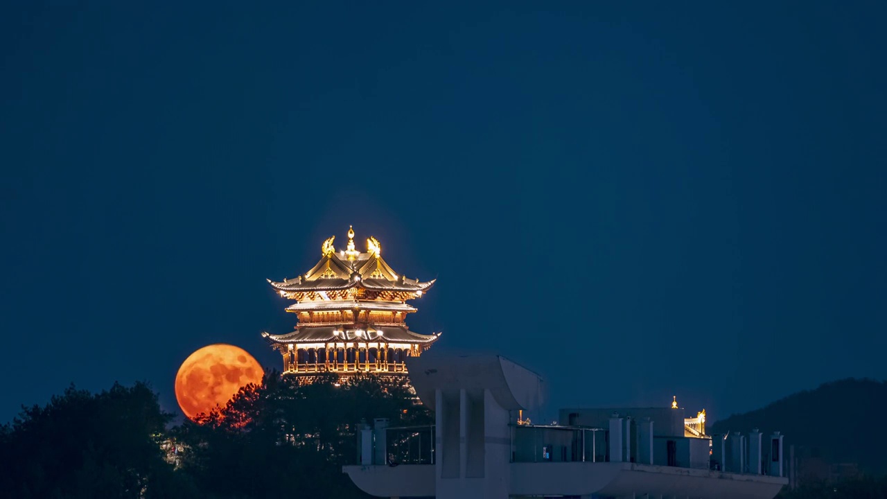 义乌中秋节月出鸡鸣阁4K延时夜景风光视频素材