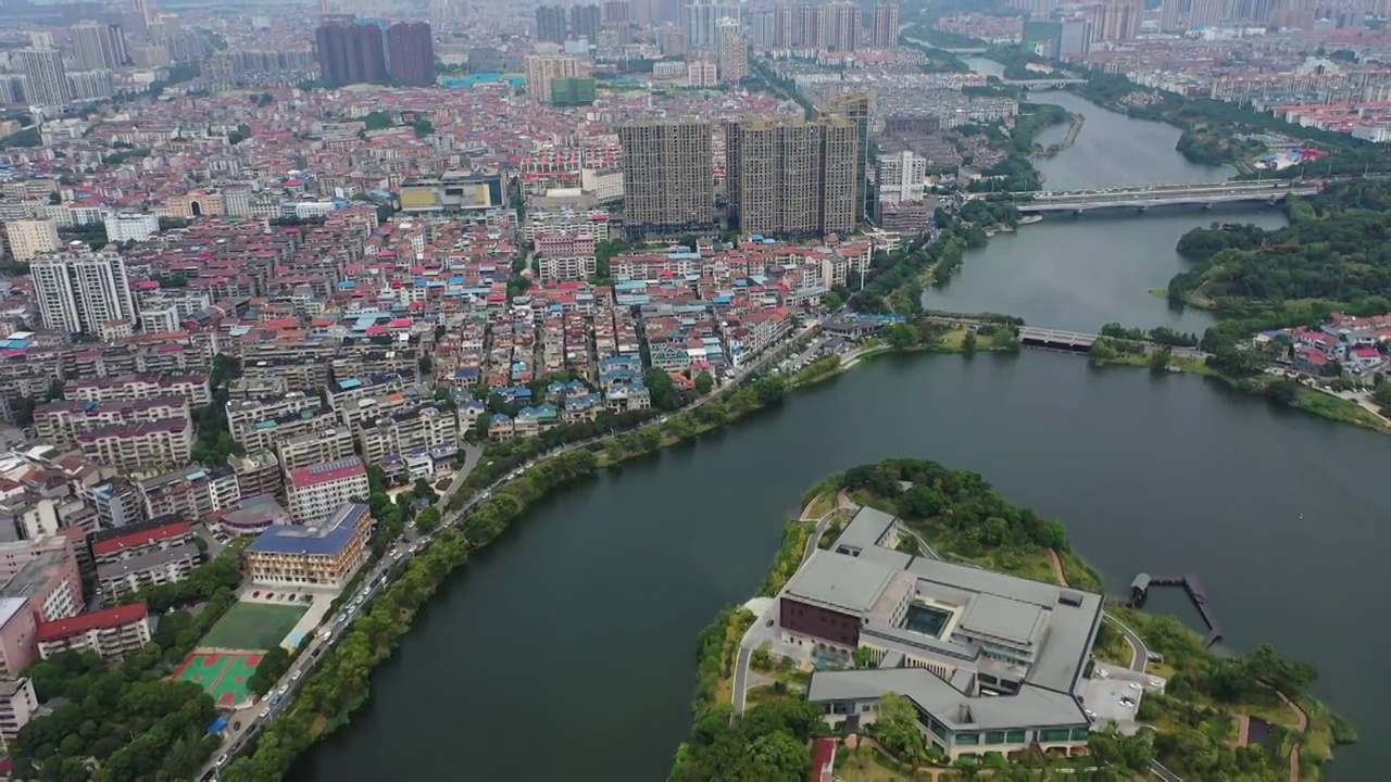 湖南省岳阳市洞庭湖旅游度假区桃树山岳阳美术馆图书馆航拍视频素材