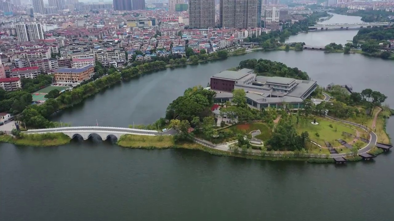 湖南省岳阳市洞庭湖旅游度假区桃树山岳阳美术馆图书馆航拍视频素材