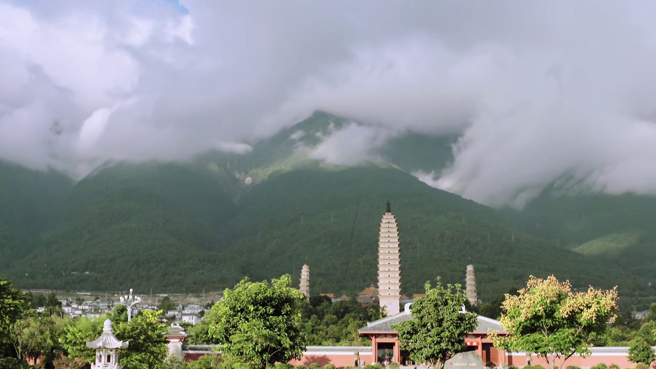 中国云南大理崇圣寺三塔正面全景视频素材