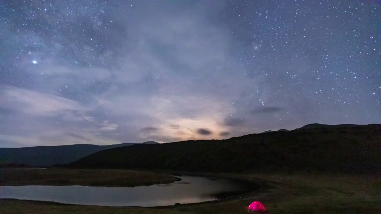 云南大理洱源鸟吊山月亮湾星空、帐篷延时摄影视频素材