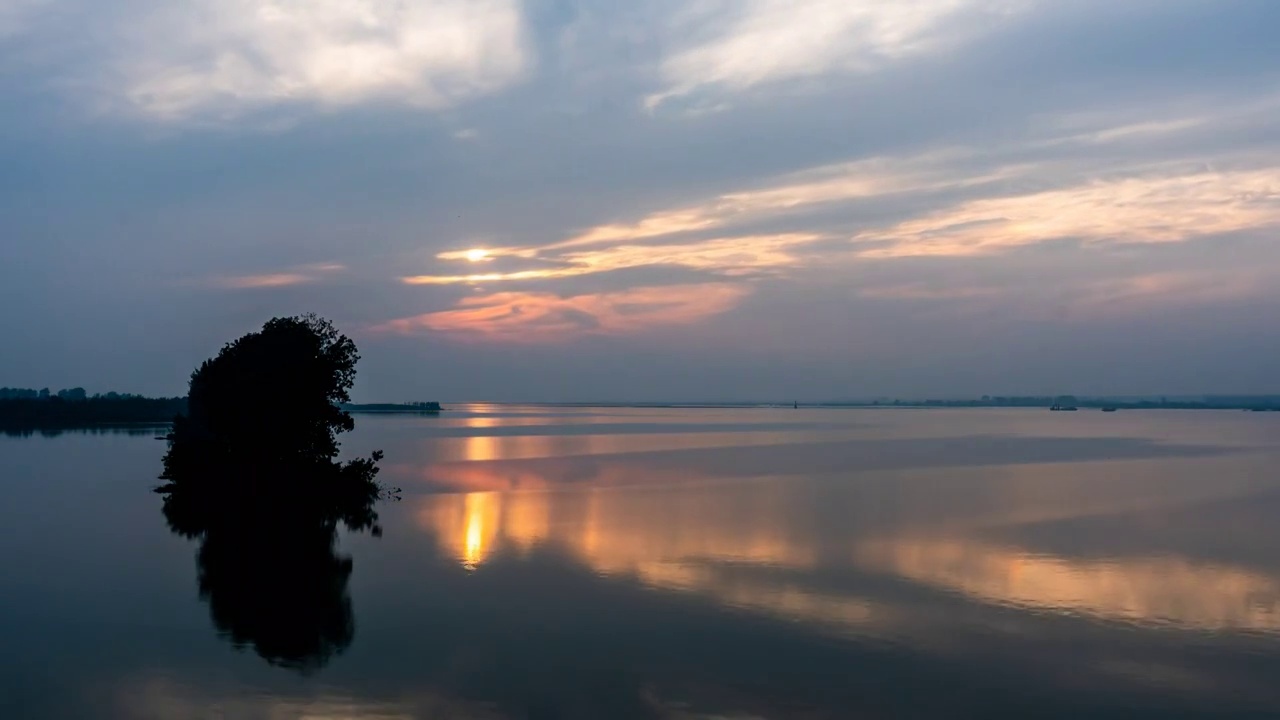 成子湖日落夕阳延时摄影视频素材