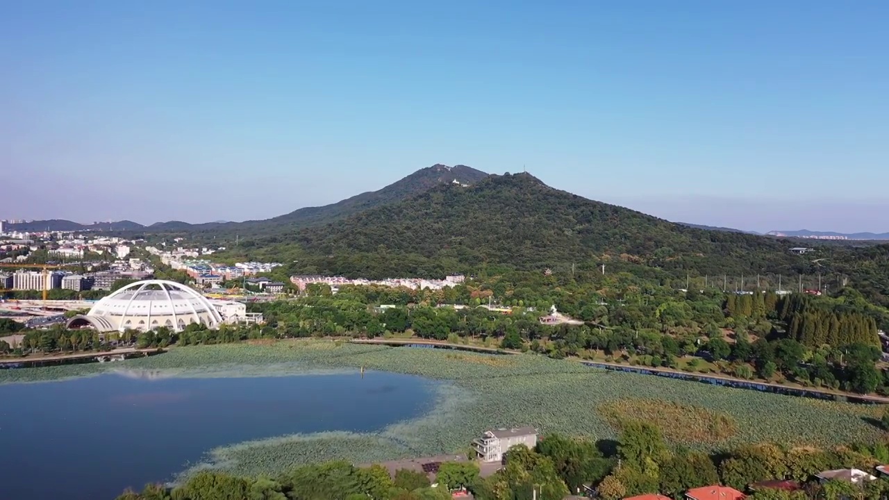 秋季南京钟山风景区紫金山与玄武湖风光视频素材