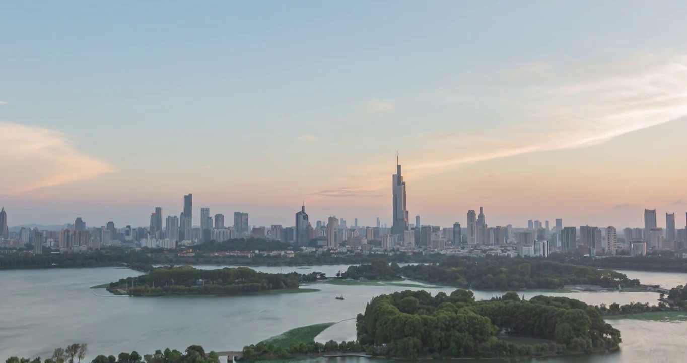 中国江苏省南京市玄武湖城市建筑全景风光视频素材