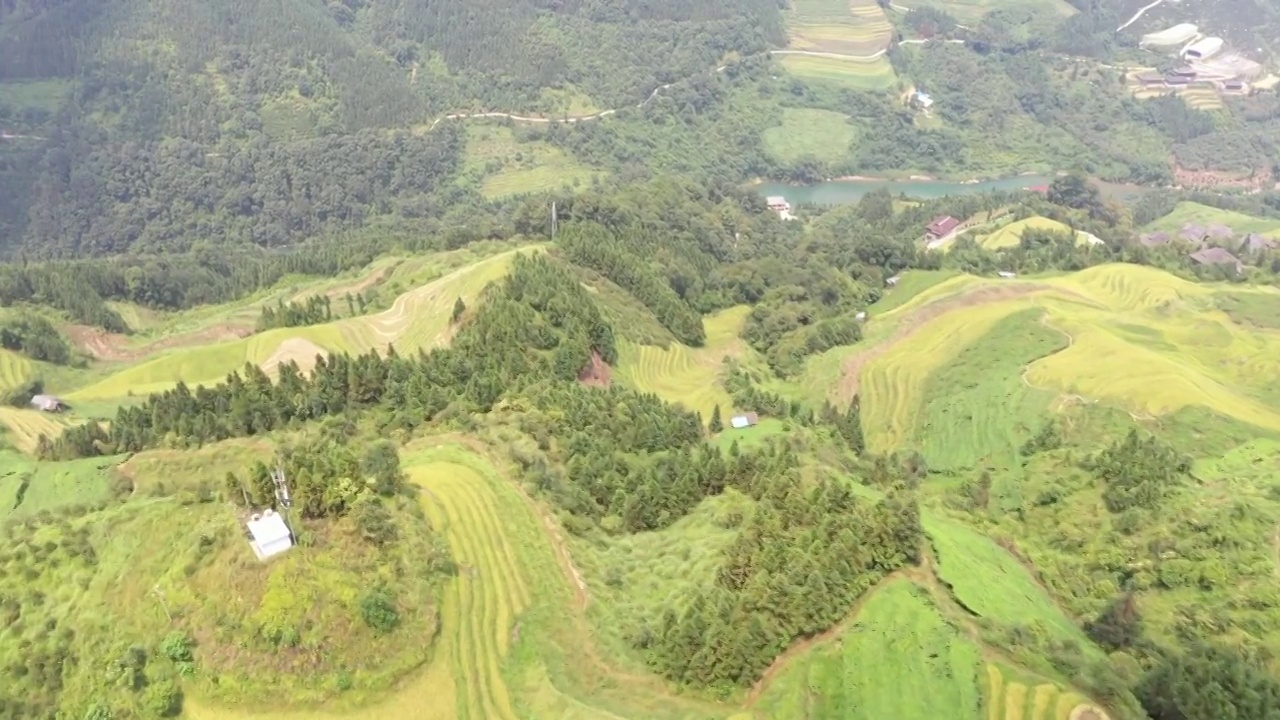 阳光下桂林龙胜小岩底梯田视频素材