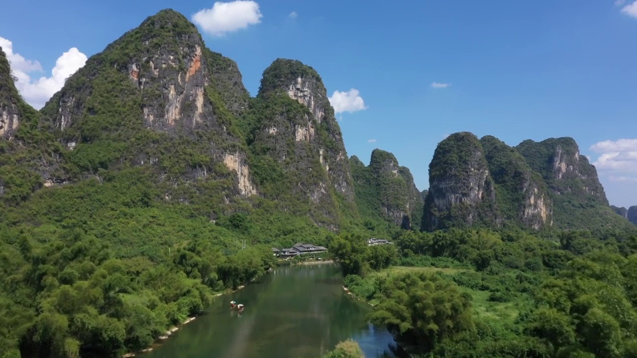 蓝天白云下桂林阳朔遇龙河风光视频素材