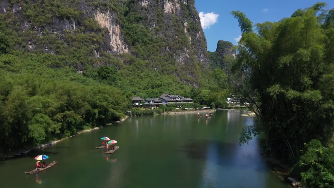 蓝天白云下桂林阳朔遇龙河风光视频素材