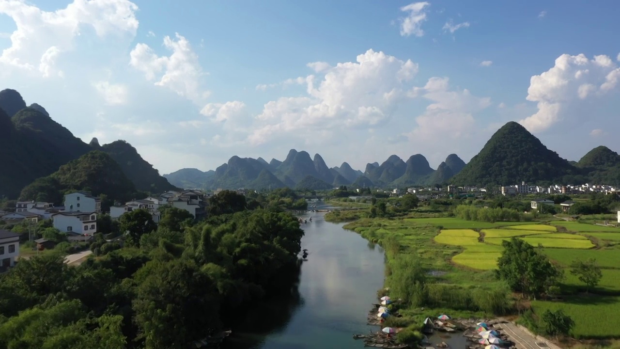 蓝天白云下桂林阳朔遇龙河两岸风景视频素材