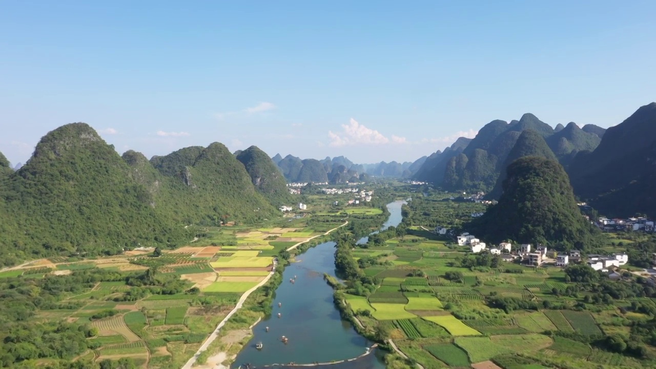 蓝天白云下桂林阳朔遇龙河两岸风景视频素材