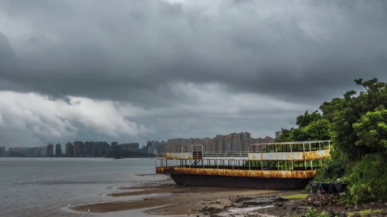 台风暴雨下的广西防城港西湾视频素材