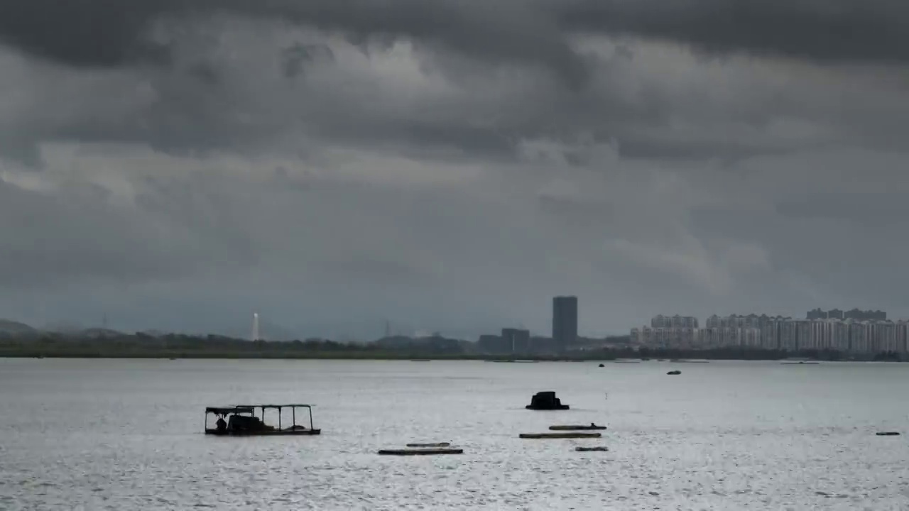 台风大风暴雨下的广西防城港西湾视频素材