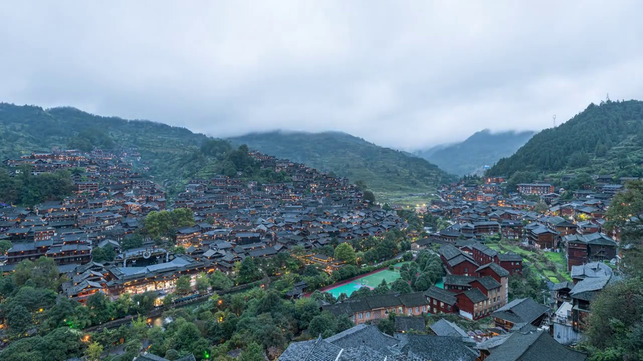 贵州黔东南千户苗寨风景区全景日转夜延时视频视频下载