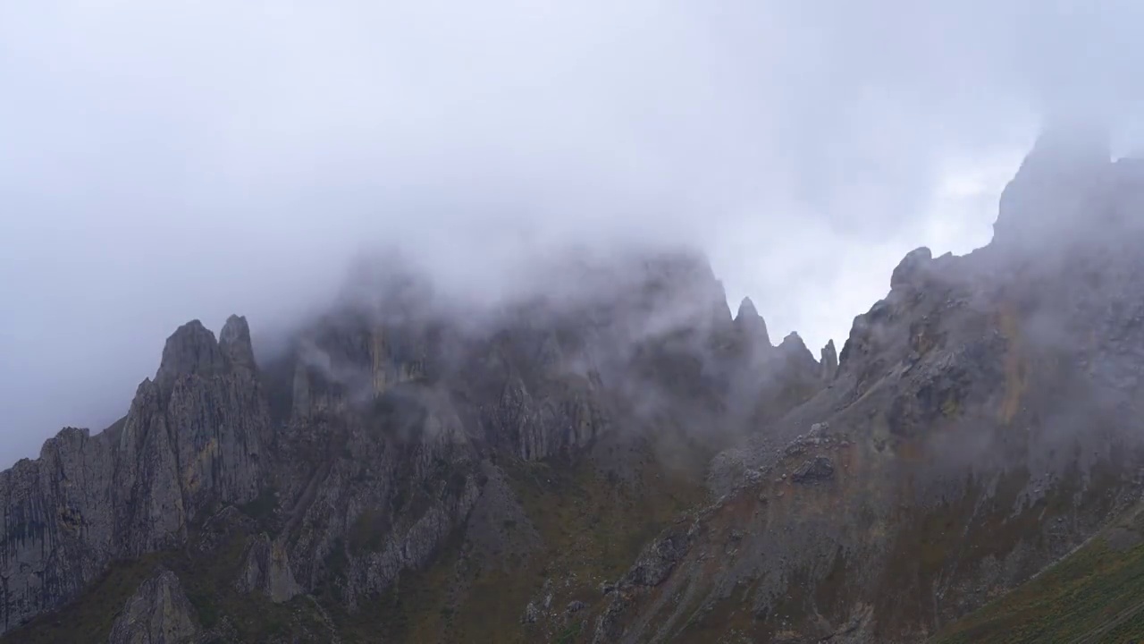 中国甘肃省甘南藏族自治州扎尕那旅游风景区，洛克之路沿途风光延视频素材