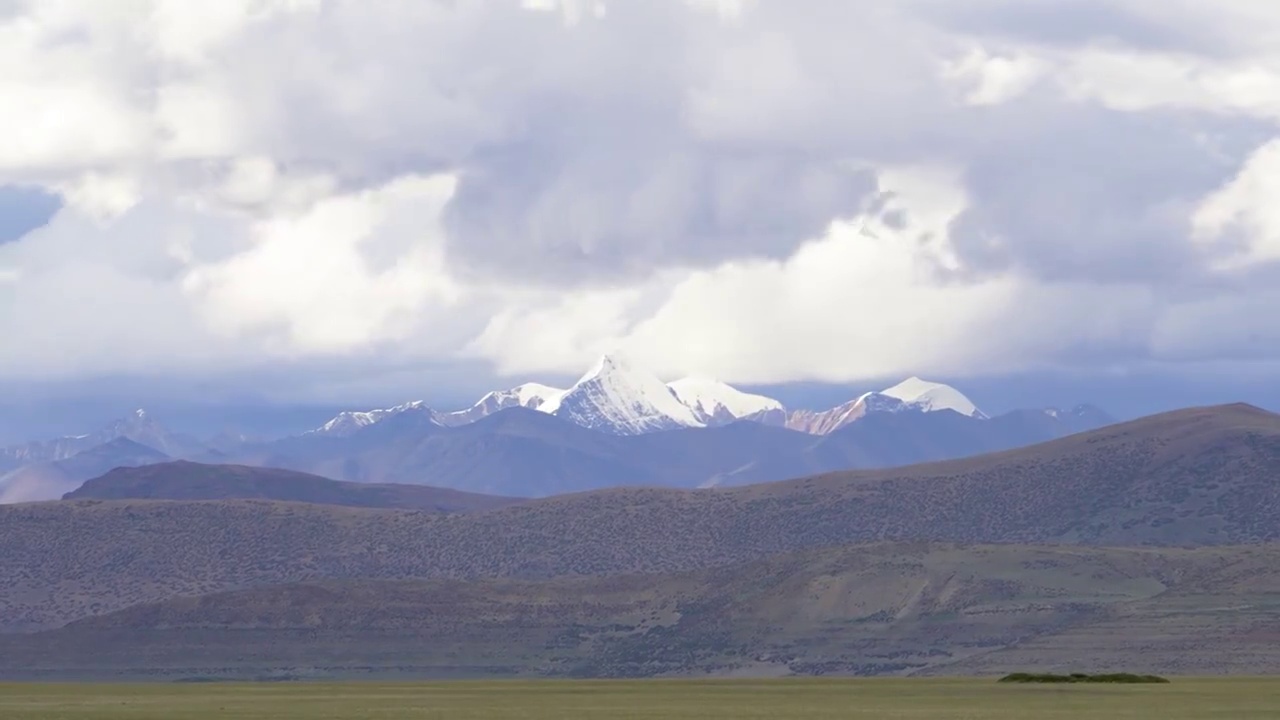 西藏阿里地区雪山风光延时摄影，西藏高原云景延时视频视频素材