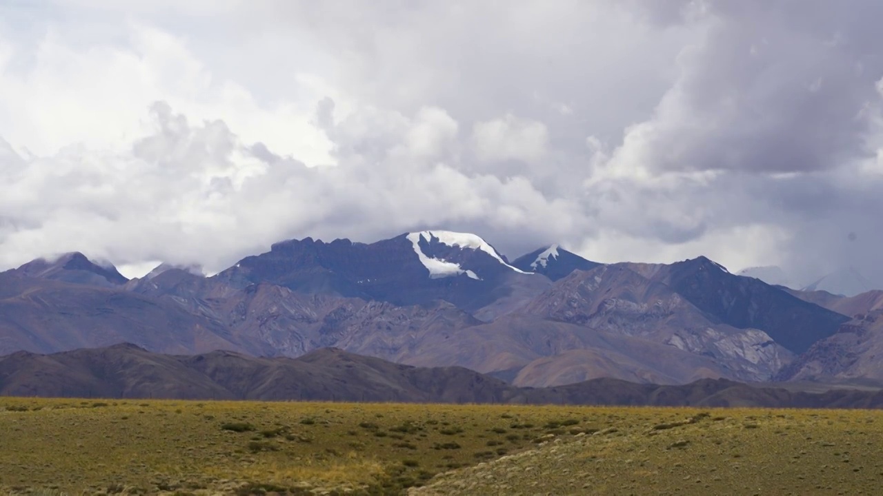 西藏阿里地区雪山风光延时摄影，西藏高原云景延时视频视频素材