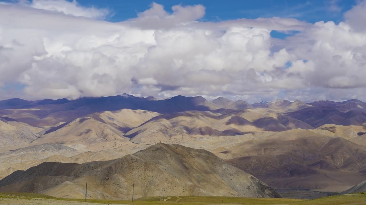 西藏阿里地区雪山风光延时摄影，西藏高原云景延时视频视频素材