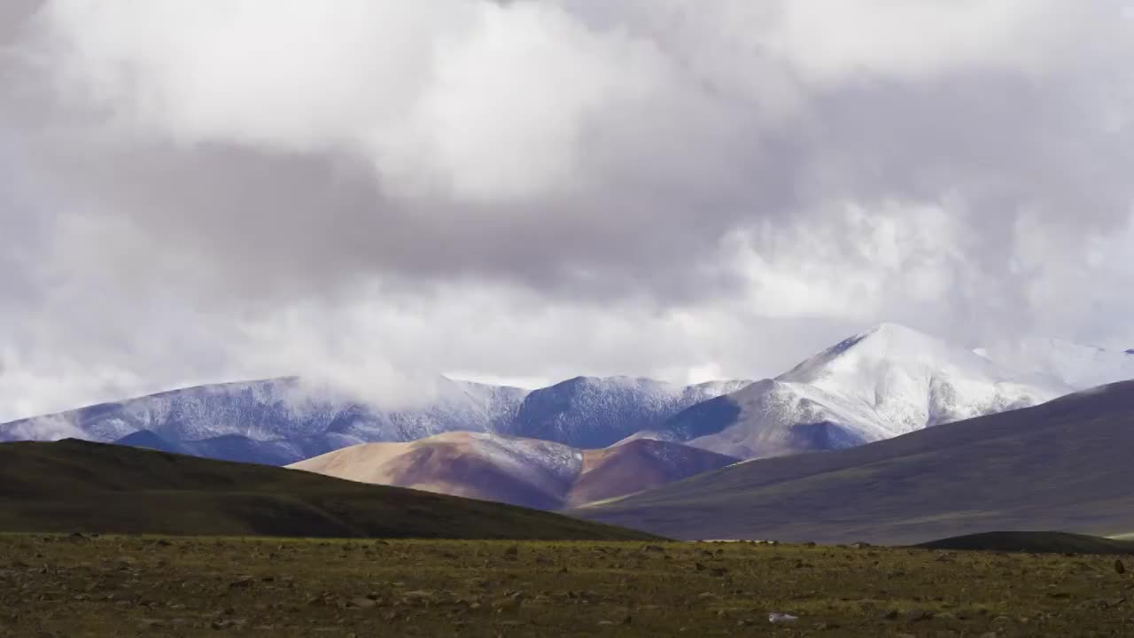 西藏阿里地区雪山风光延时摄影，西藏高原云景延时视频视频素材