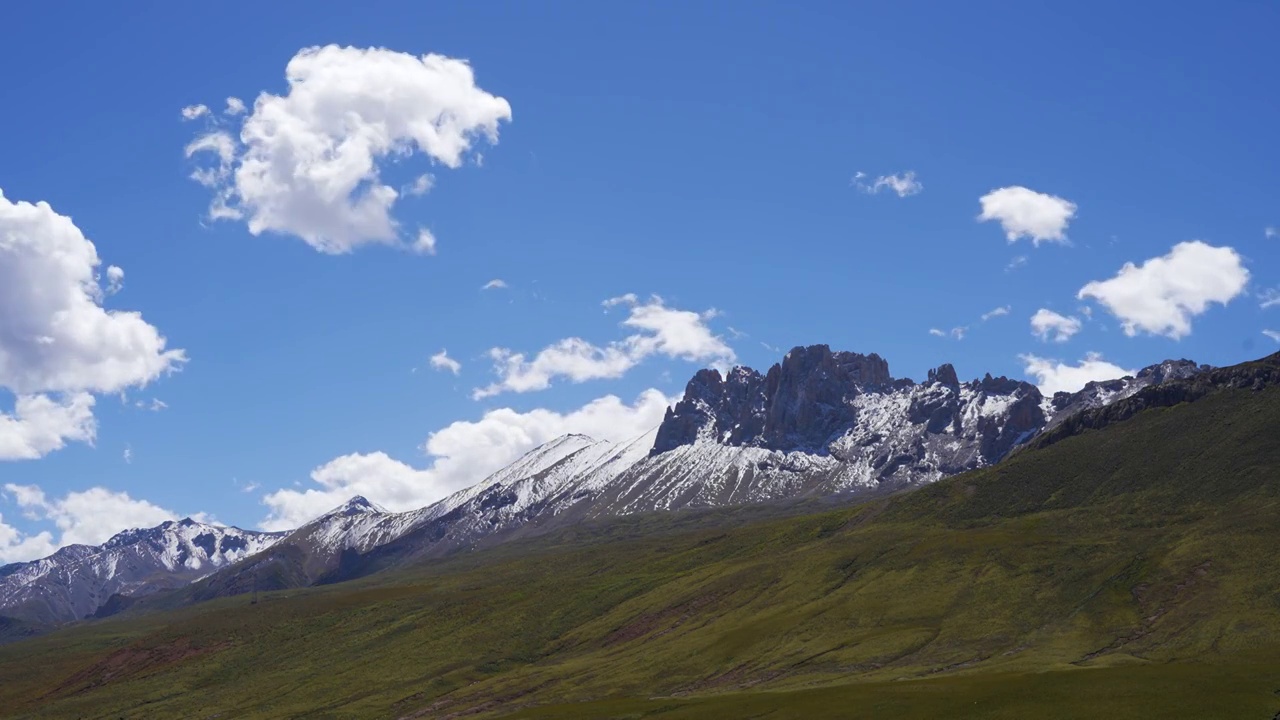 西藏阿里地区雪山风光延时摄影，西藏高原云景延时视频视频素材