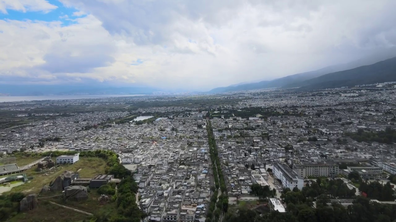 云南大理苍山洱海崇圣寺三塔城镇平原地区风光大疆航拍视频素材