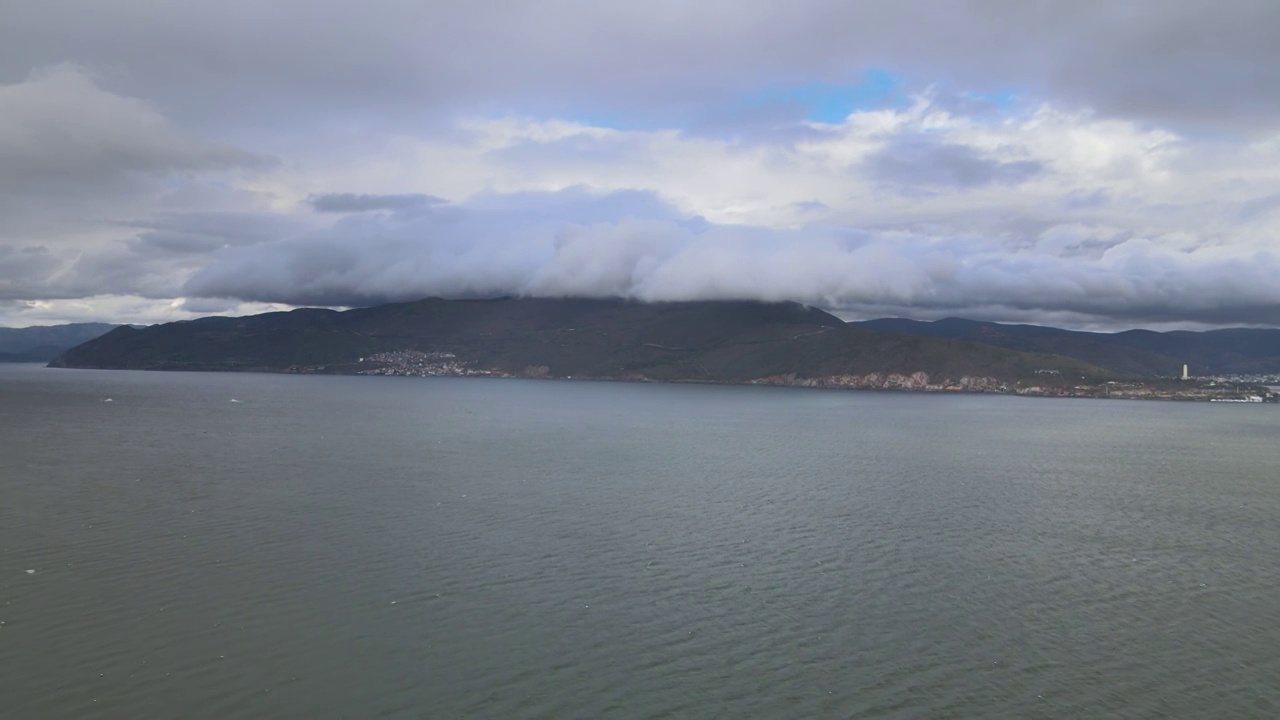 云南大理苍山洱海湖面风光大疆航拍视频素材