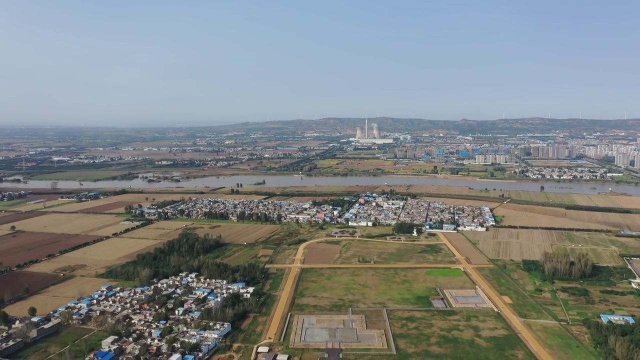 河南洛阳偃师夏都二里头考古遗址公园秋季户外航拍视频素材