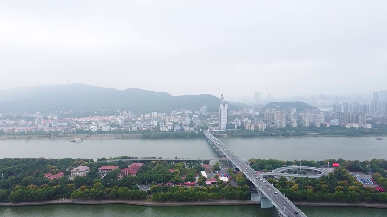 长沙市 开福区 五一大道 橘子洲大桥 橘子洲 湘江 明珠大厦视频素材